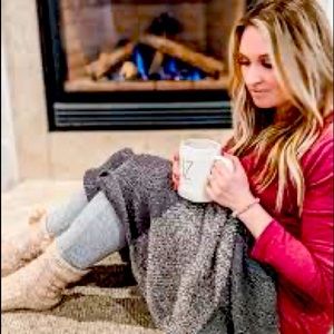 Barefoot Dreams Striped Throw- like new! Photo for reference. Actual color shown